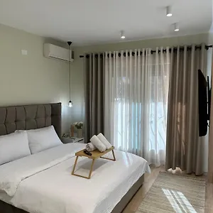 4seasonsgea-new-modern-apartment-in-tirana.albaniahotels.org/
